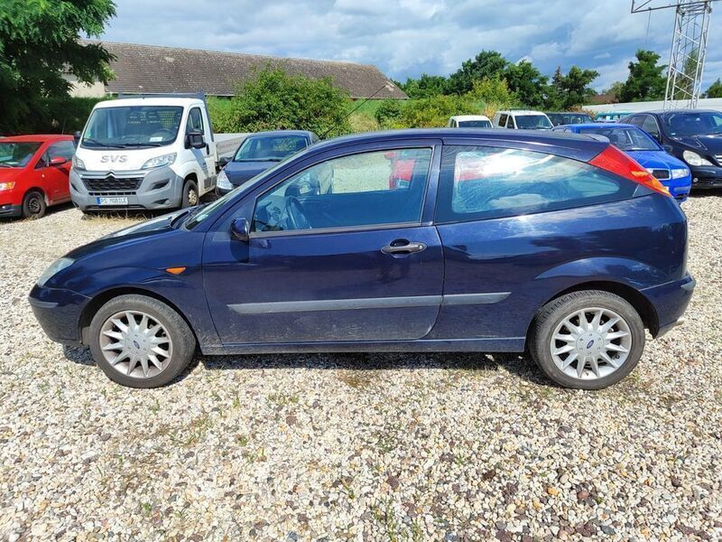 Second-hand Ford Focus Viva 75 CP (55 kW) 2004 Albastru Berlinǎ