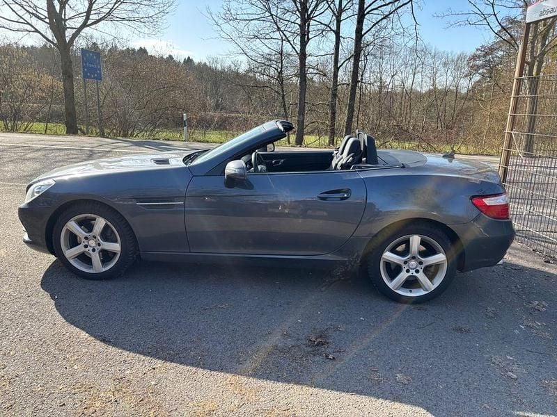 Gebraucht Mercedes SLK250 204 PS (150 kW) 2011 Grau Cabrio