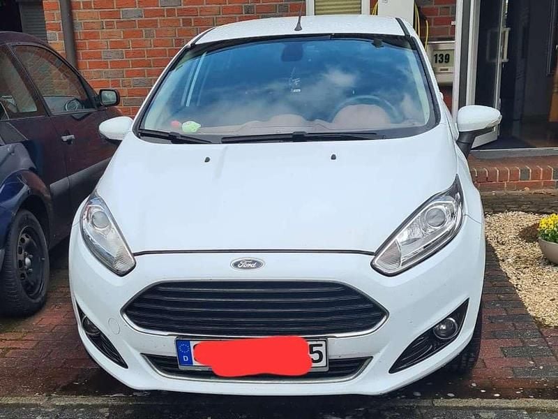 Weiß Gebraucht 2013 Ford Fiesta S Kleinwagen | 5.580 € (Fairer Preis) - Bild 1/4
