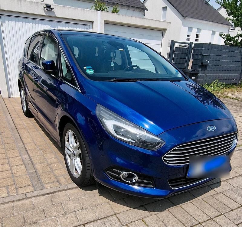 Używany Ford S-MAX Titanium 180 KM (132 kW) 2017 Niebieski Minivan