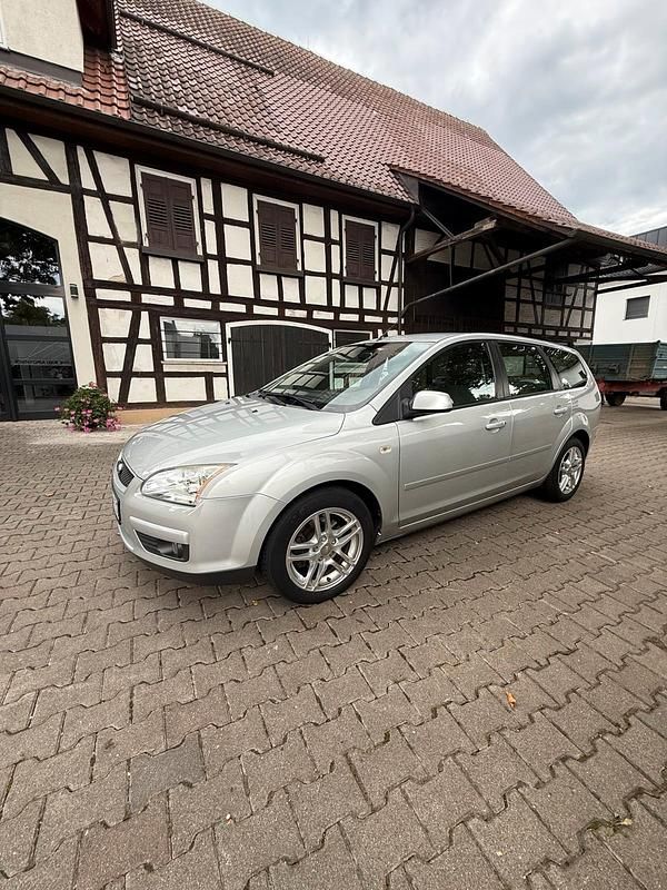 Silber Gebraucht 2007 Ford Focus Kombi | 2.950 € (Fairer Preis) - Bild 1/4