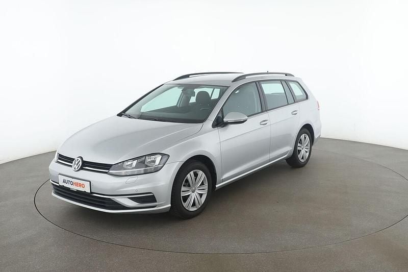 Silber Gebraucht 2020 VW Golf VII Comfortline Kombi | 16.920 € (Fairer Preis) - Bild 1/3