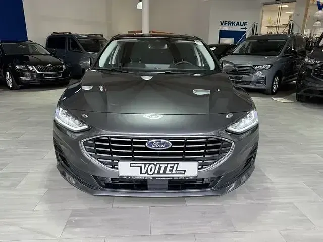 Gebraucht Ford Focus Titanium 116 PS (85 kW) 2025 Grau Limousine