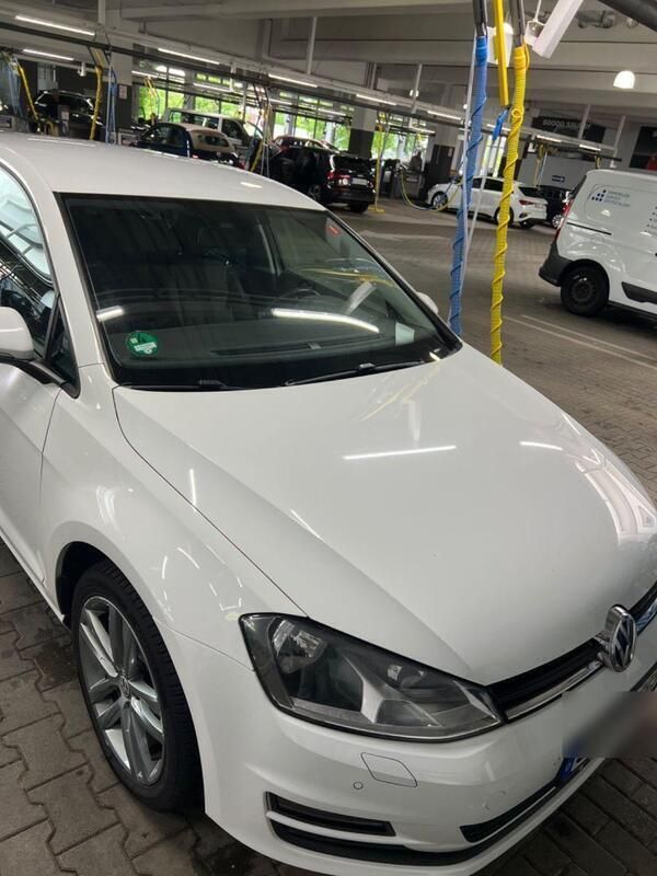 Weiß Gebraucht 2016 VW Golf VII Allstar Kleinwagen | 11.000 € (Guter Preis) - Bild 1/4