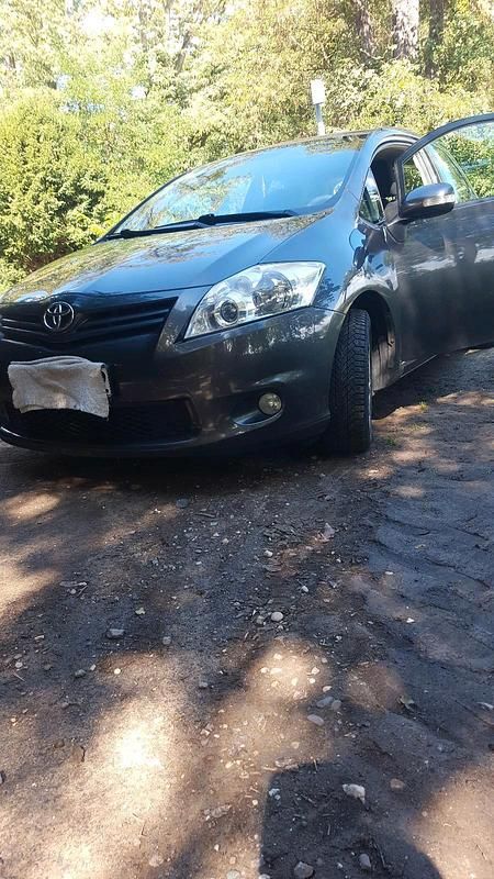 Gebraucht Toyota Auris 90 PS (66 kW) 2011 Grau Limousine