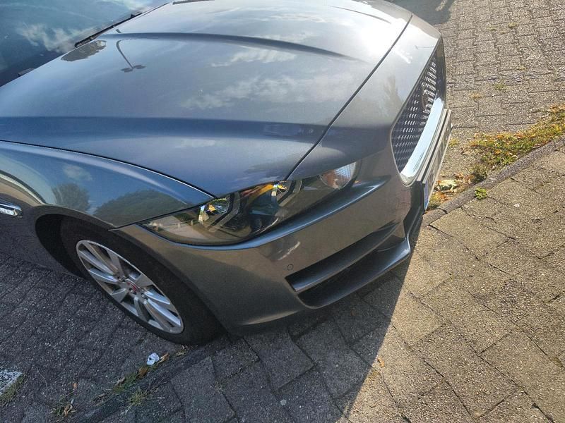 Gebraucht Jaguar XE 179 PS (131 kW) 2016 Grau Limousine