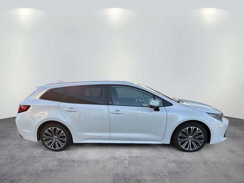 Gebraucht Toyota Corolla 152 PS (111 kW) 2022 Weiß Kombi
