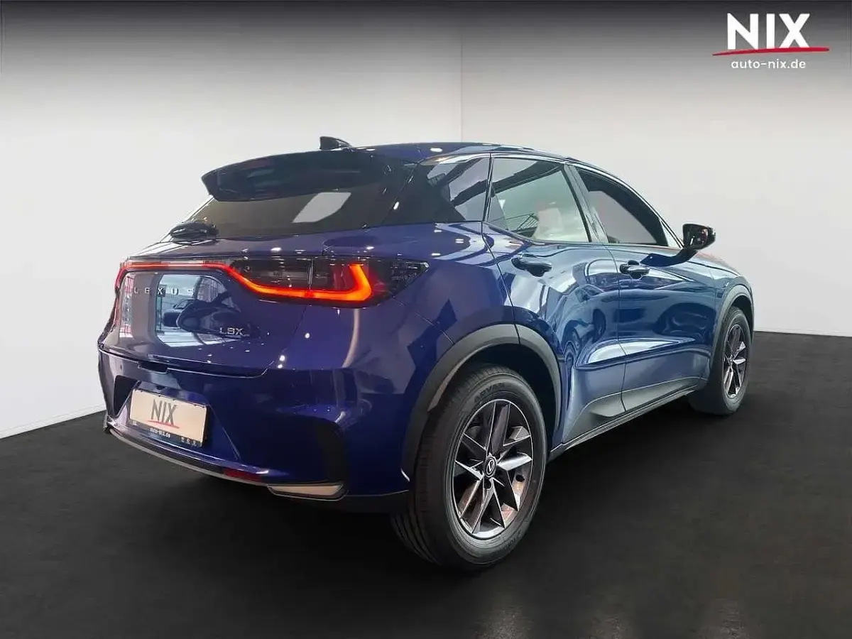 Gebraucht Lexus LBX 136 PS (100 kW) 2026 Dark blue m m SUV