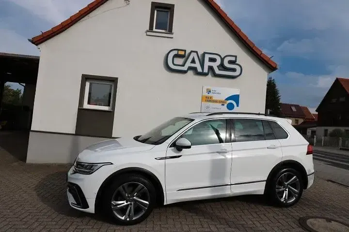 Gebraucht VW Tiguan R-line 150 PS (110 kW) 2023 Weiß SUV