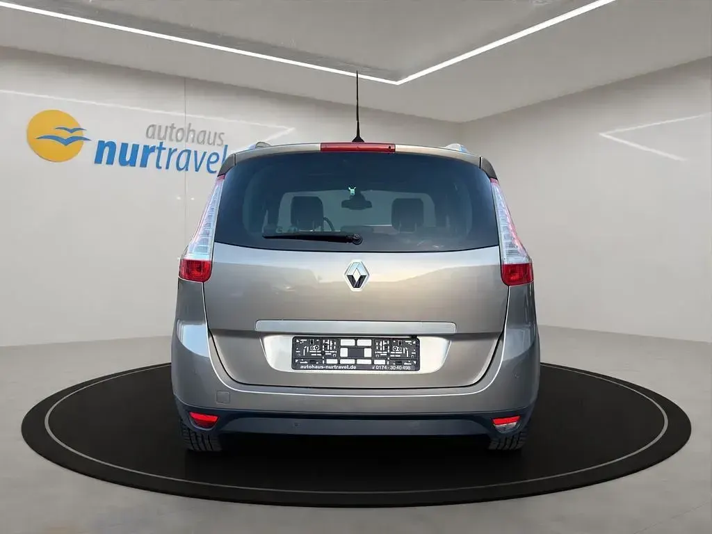 Gebraucht Renault Scénic III Luxe 140 PS (102 kW) 2013 Braun Van / Kleinbus
