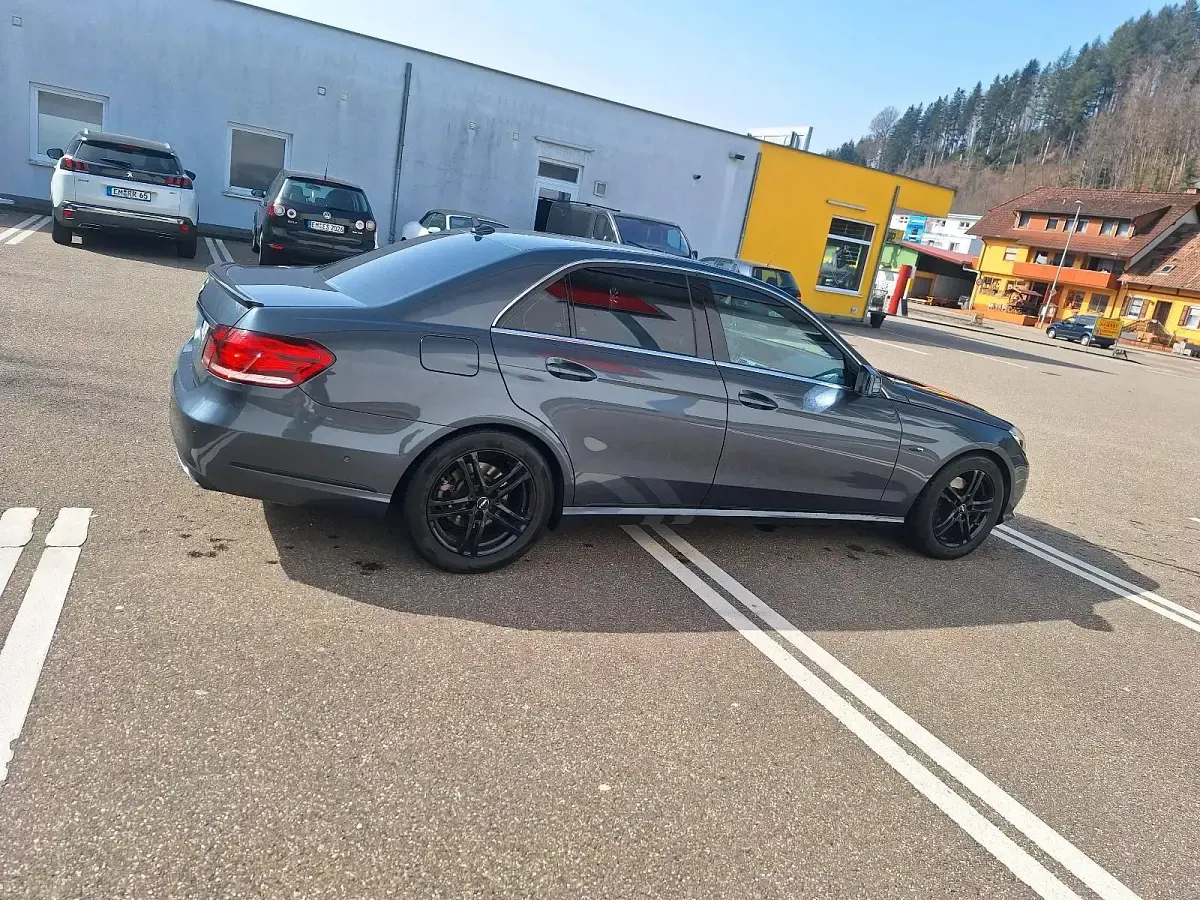 Gebraucht Mercedes E350 258 PS (189 kW) 2015 Grau Limousine