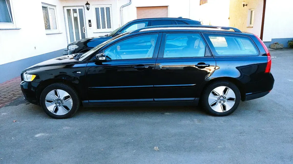 Usado Volvo V50 109 CV (80 kW) 2009 Negro Familiar