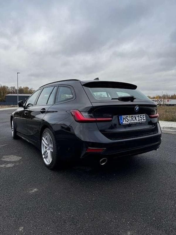 Schwarz Gebraucht 2022 BMW 330e M Sport Kombi | 22.999 € (Superpreis) - Bild 1/4