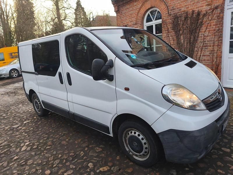 Gebraucht Opel Vivaro 114 PS (83 kW) 2010 Weiß Van / Kleinbus