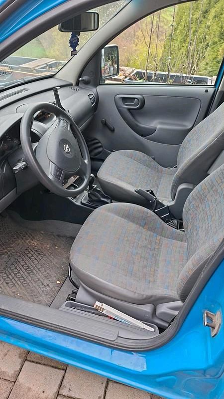 Second-hand Opel Combo 70 CP (51 kW) 2002 Albastru Monovolum