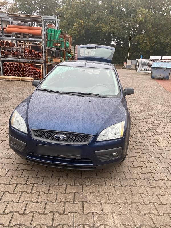 Blau Gebraucht 2005 Ford Focus Kombi | 750 € (Superpreis) - Bild 1/4