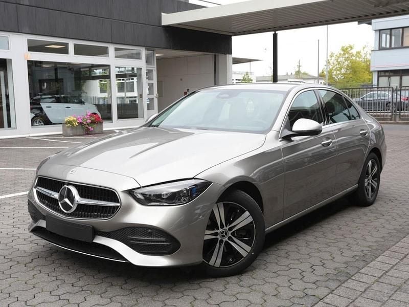 Mojavesilber metallic Gebraucht 2024 Mercedes C200 Avantgarde Limousine | 35.360 € (Superpreis) - Bild 1/4
