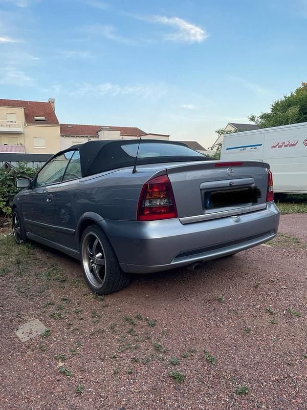 Grau Gebraucht 2003 Opel Astra Cabriolet Cabrio | 750 € - Bild 1/4