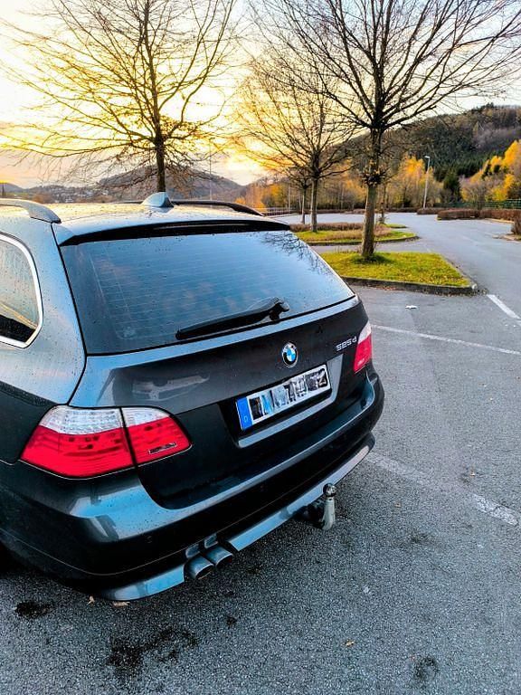 Gebraucht BMW 525 197 PS (144 kW) 2008 Grau Kombi
