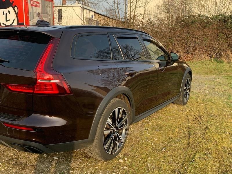 Gebraucht Volvo V60 CC 190 PS (139 kW) 2020 Braun Kombi
