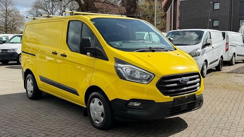 Second-hand Ford Transit Custom Trend 105 CP (77 kW) 2018 Galben Monovolum