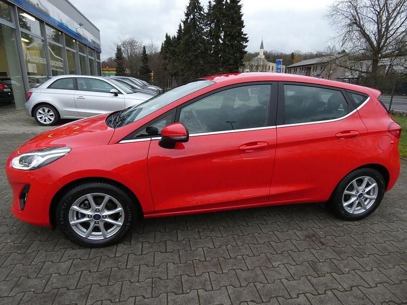 Rot Gebraucht 2020 Ford Fiesta Titanium Limousine | 10.490 € (Guter Preis) - Bild 1/4