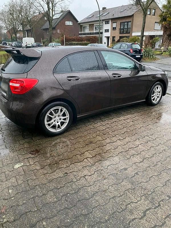 Gebraucht Mercedes A160 116 PS (85 kW) 2015 Braun Kleinwagen