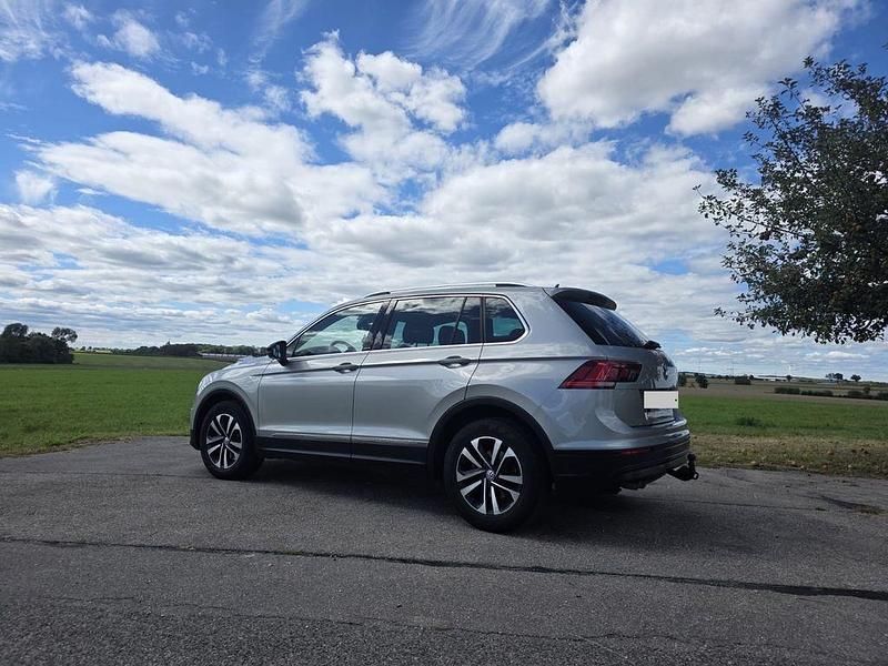Grau Gebraucht 2020 VW Tiguan IQ Drive SUV | 18.200 € (Superpreis) - Bild 1/4