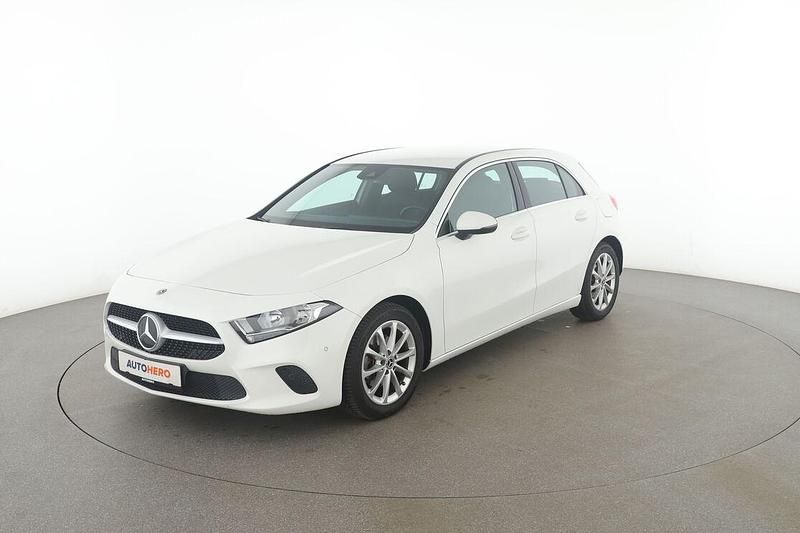 Weiß Gebraucht 2019 Mercedes A180 Progressive Limousine | 21.640 € (Superpreis) - Bild 1/3