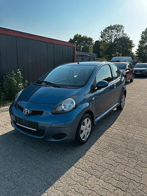 Blau Gebraucht 2009 Toyota Aygo Kleinwagen | 2.999 € (Fairer Preis) - Bild 1/4