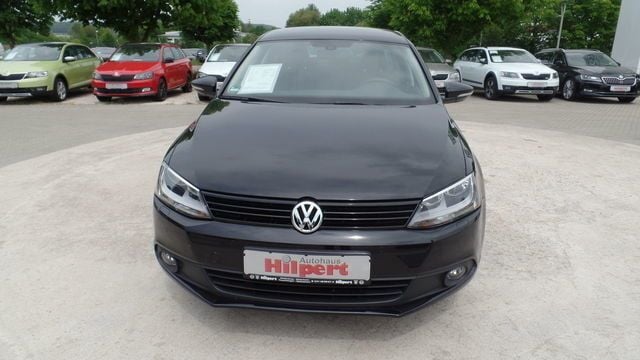 Gebraucht VW Jetta Match 105 PS (77 kW) 2013 Schwarz metallic Limousine