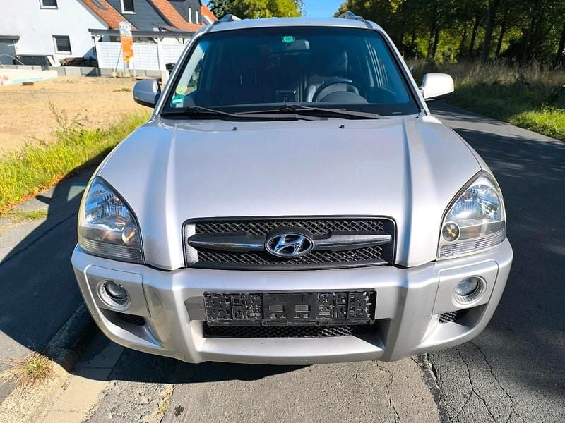 Grau Gebraucht 2009 Hyundai Tucson SUV | 5.590 € (Fairer Preis) - Bild 1/4