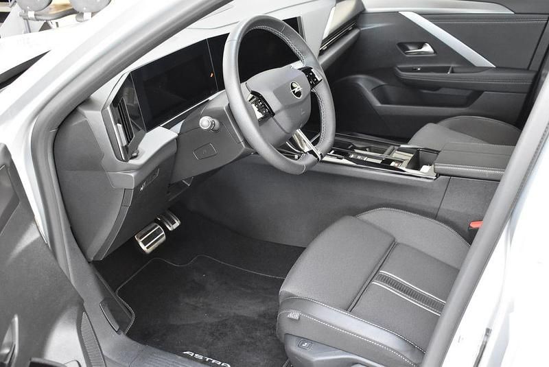 Gebraucht Opel Astra 131 PS (96 kW) 2024 Silber Limousine