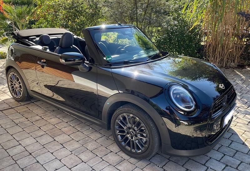 Schwarz Gebraucht 2025 Mini Cooper S Classic Kleinwagen | 33.900 € (Teuer) - Bild 1/4