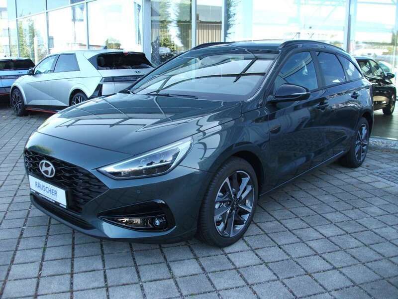 Grün schwarz Gebraucht 2024 Hyundai i30 Advantage Kombi | 22.990 € (Fairer Preis) - Bild 1/4