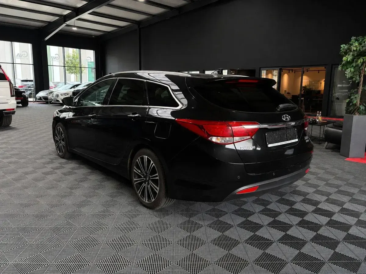 Gebraucht Hyundai i40 Premium 141 PS (103 kW) 2017 Schwarz Limousine