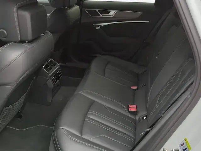 Gebraucht Audi A6 S-Line 367 PS (269 kW) 2024 Gletscherweiß metallic Kombi