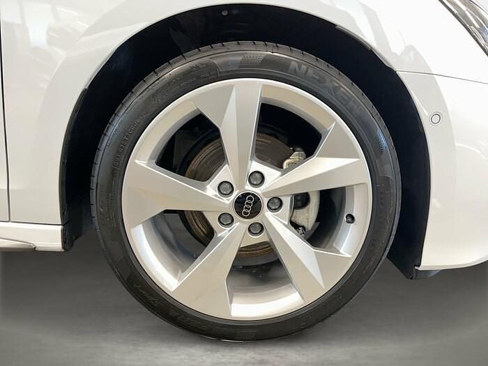 Second-hand Audi A3 S-Line 150 CP (110 kW) 2025 Alb Berlinǎ