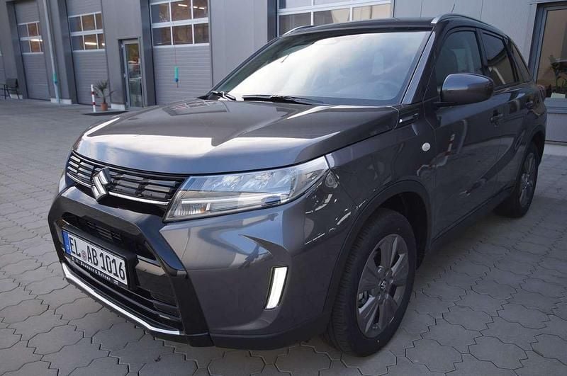 Gebraucht Suzuki Vitara 110 PS (80 kW) 2025 Titan dark gray pearl SUV