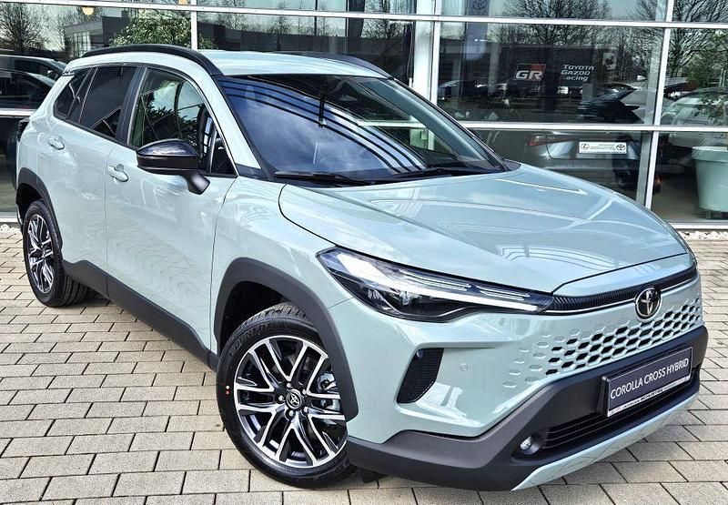 Neu Toyota Corolla Cross 178 PS (130 kW) 2026 Grün SUV