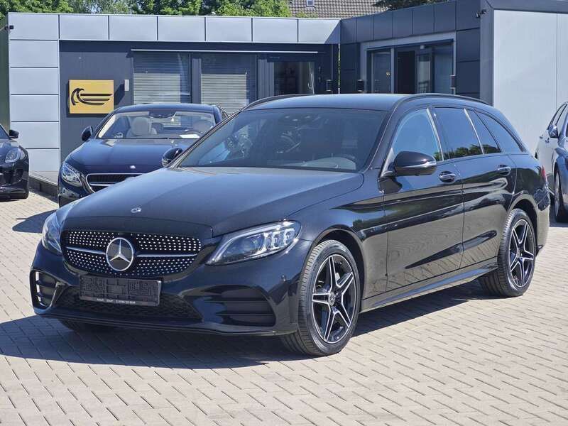 Obsidianschwarz metallic Gebraucht 2020 Mercedes C300 AMG Kombi | 27.999 € (Fairer Preis) - Bild 1/4