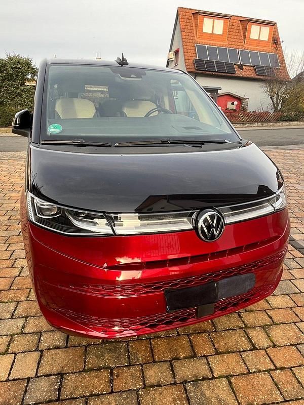 Rot Gebraucht 2023 VW Multivan Edition Van | 63.450 € - Bild 1/4