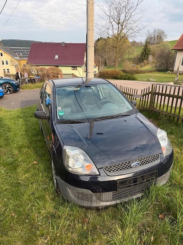 Second-hand Ford Focus 60 CP (44 kW) 2006 Albastru Hatchback