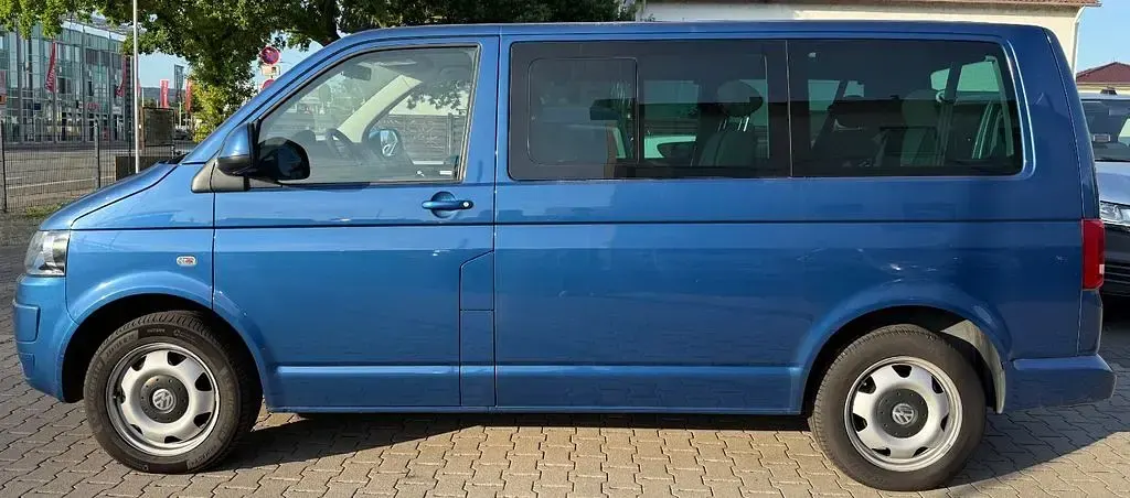Gebraucht VW Caravelle Comfortline 179 PS (131 kW) 2010 Blau Van