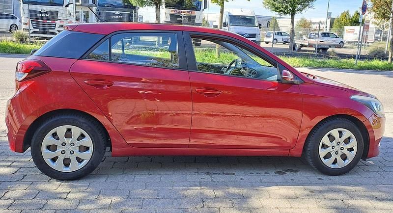 Rot Gebraucht 2016 Hyundai i20 Trend Kleinwagen | 6.950 € (Guter Preis) - Bild 1/4