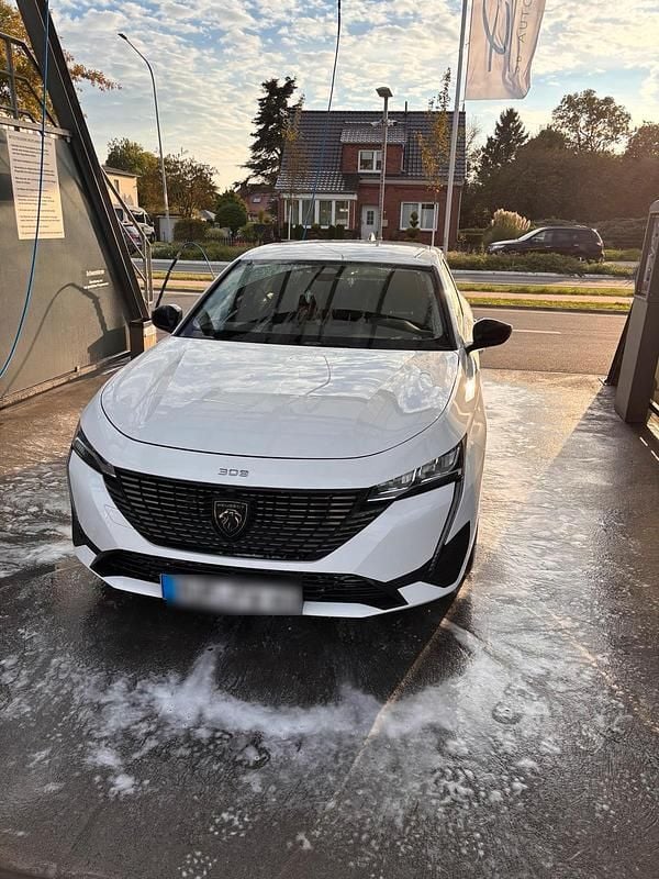 Weiß Gebraucht 2022 Peugeot 308 Kombi | 17.800 € (Etwas zu teuer) - Bild 1/4