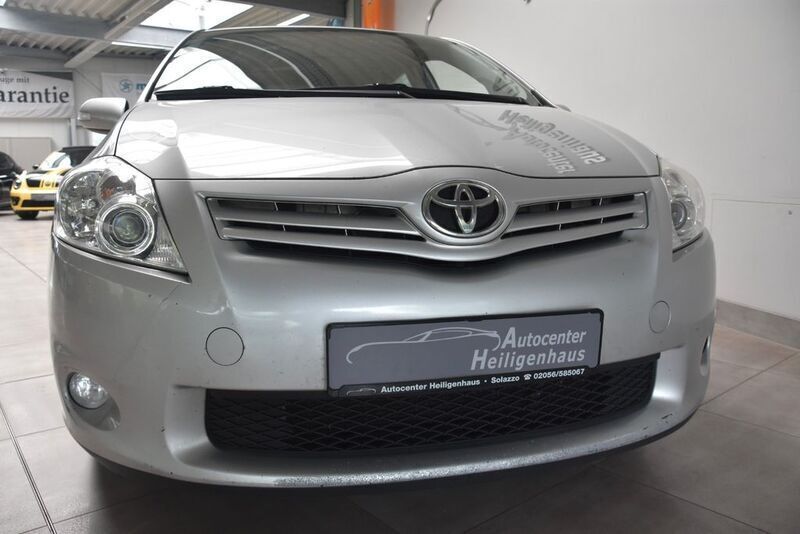 Silber Gebraucht 2012 Toyota Auris Edition Limousine | 3.780 € (Fairer Preis) - Bild 1/4