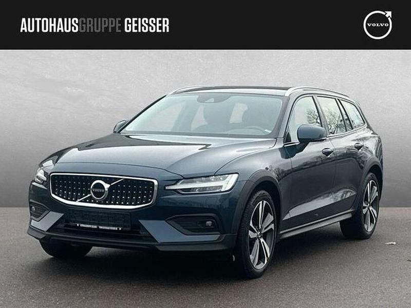 Denim blau Gebraucht 2022 Volvo V60 CC Pro Kombi | 31.750 € - Bild 1/4