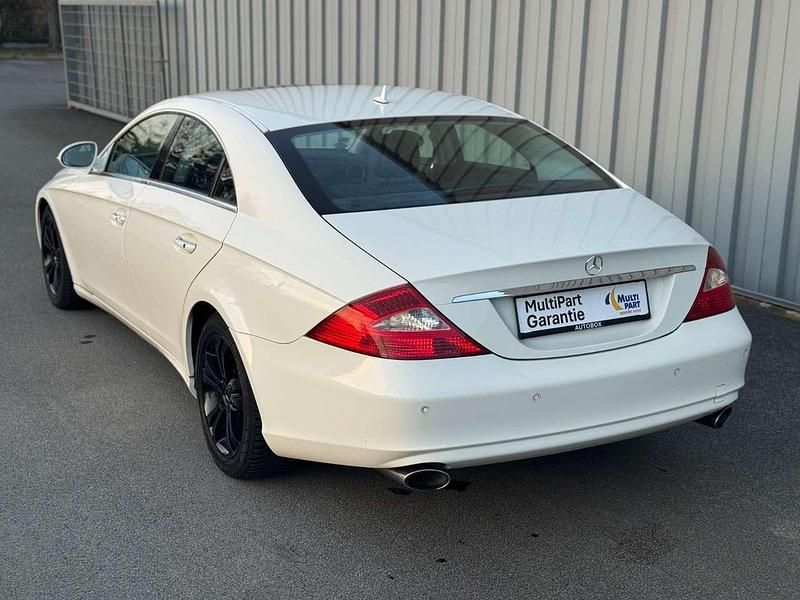 Gebraucht Mercedes CLS320 224 PS (164 kW) 2008 Calcitweiss/zirrusweiss Limousine