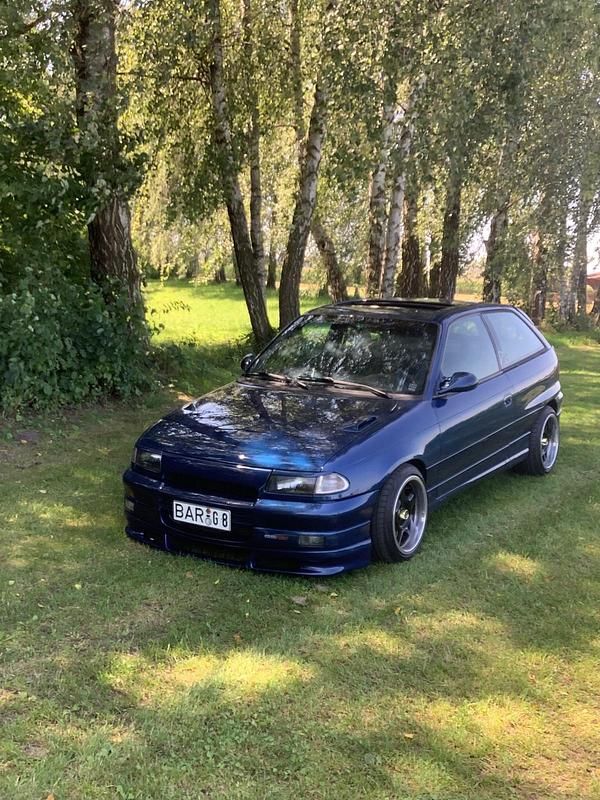 Blau Gebraucht 1992 Opel Astra Kleinwagen | 12.000 € - Bild 1/4